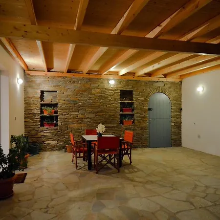 Pergola Andros Γαύριο